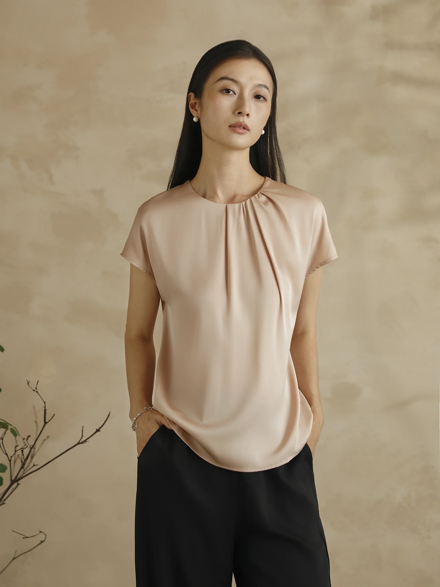 

Шелковая классическая современная блузка с коротким рукавом для повседневной носки и свиданий, женская, повседневная, с отворотами по низу, на пуговицах, свободного кроя, с круглым вырезом