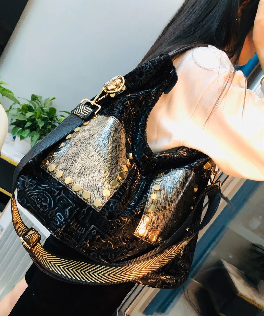 Oversized Women Vegan Leather Rivet Pockets Hobo Soft Slouchy Bag Female Quality Embossed Holographic Black Shoulder Bag Gift