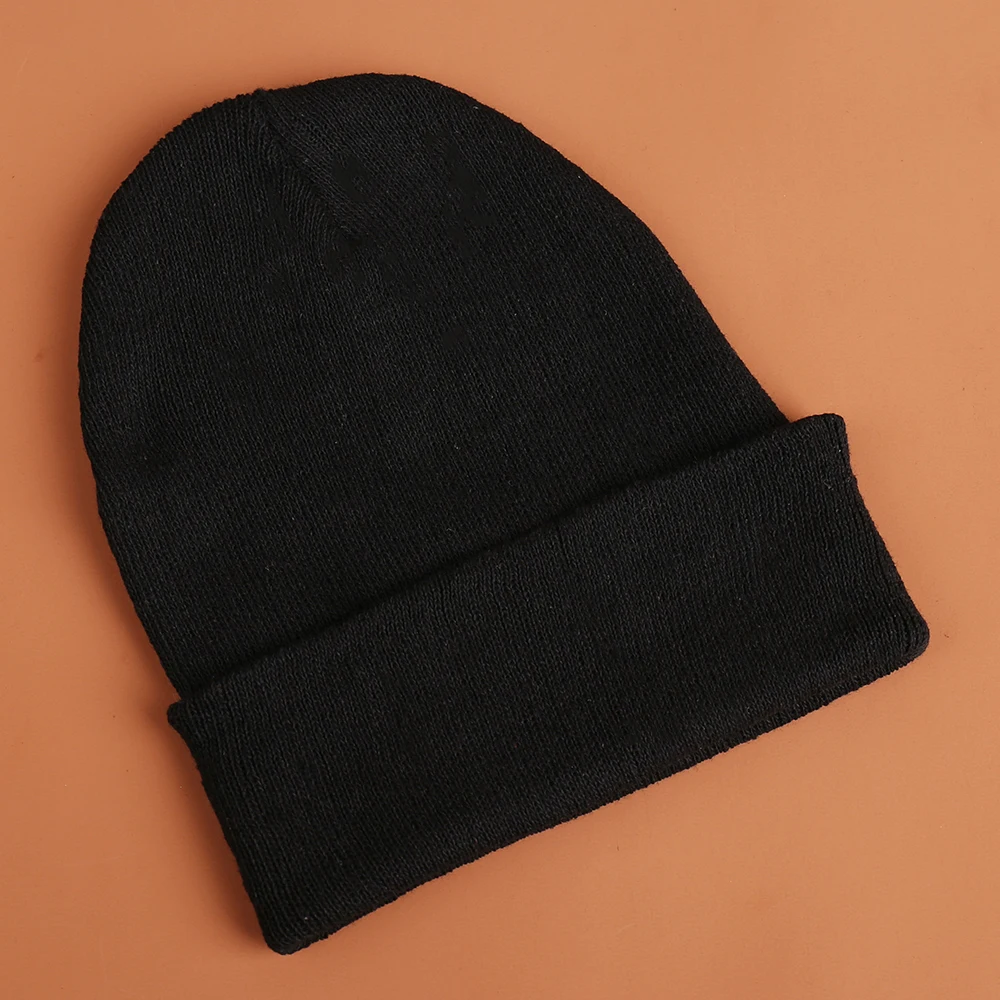 

Fashionable Pure Color Autumn Winter Hat Simple Design Comfortable Warm Portable Outdoor Travel Hat for Easy Carry