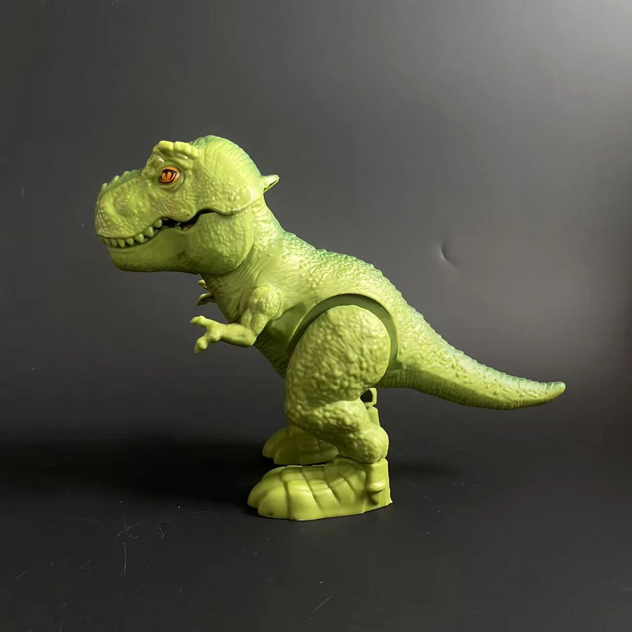 Chain-operated dinosaur toy, triceratops and Tyrannosaurus rex model decorations, suitable for children's birthday gifts