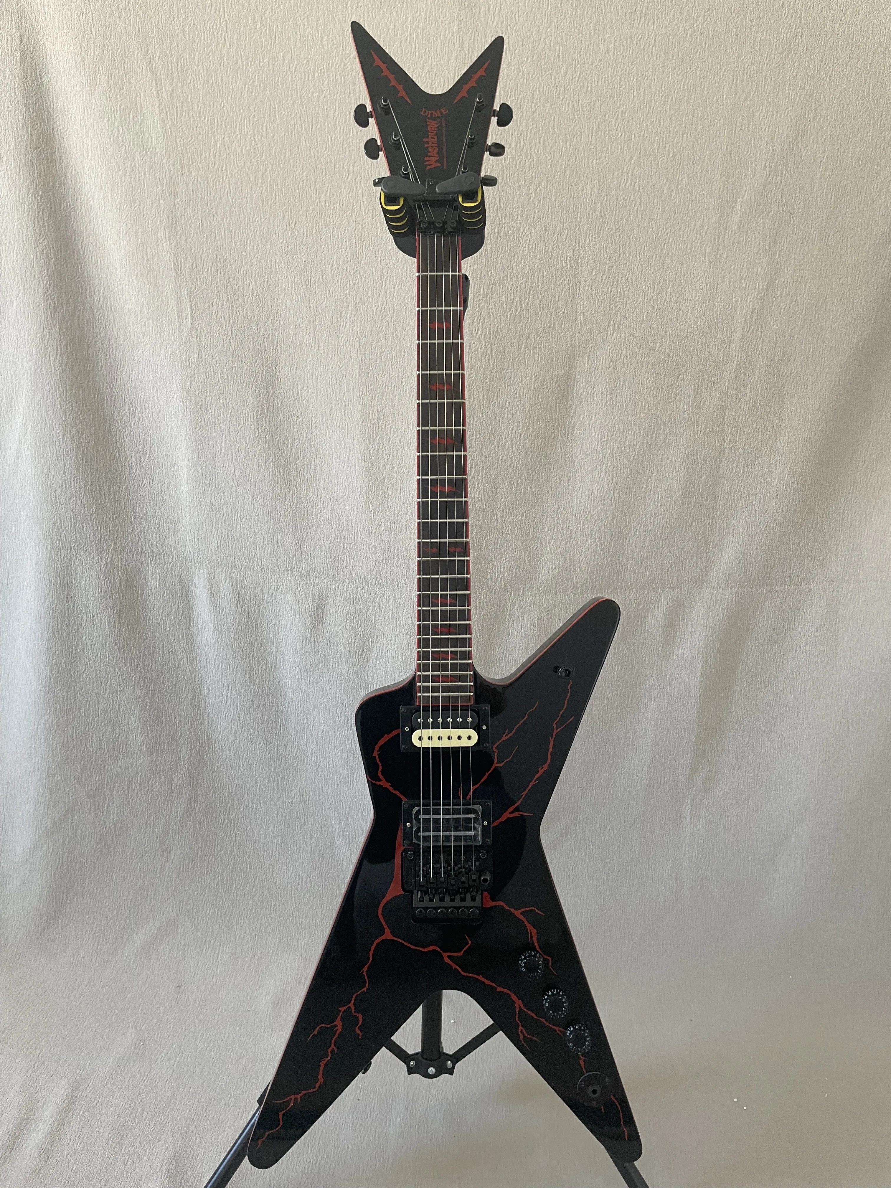 Guitarra Eléctrica personalizada, instrumento musical con Panel negro, rayo rojo, modelo Washburn Dimebag Darrell Signature