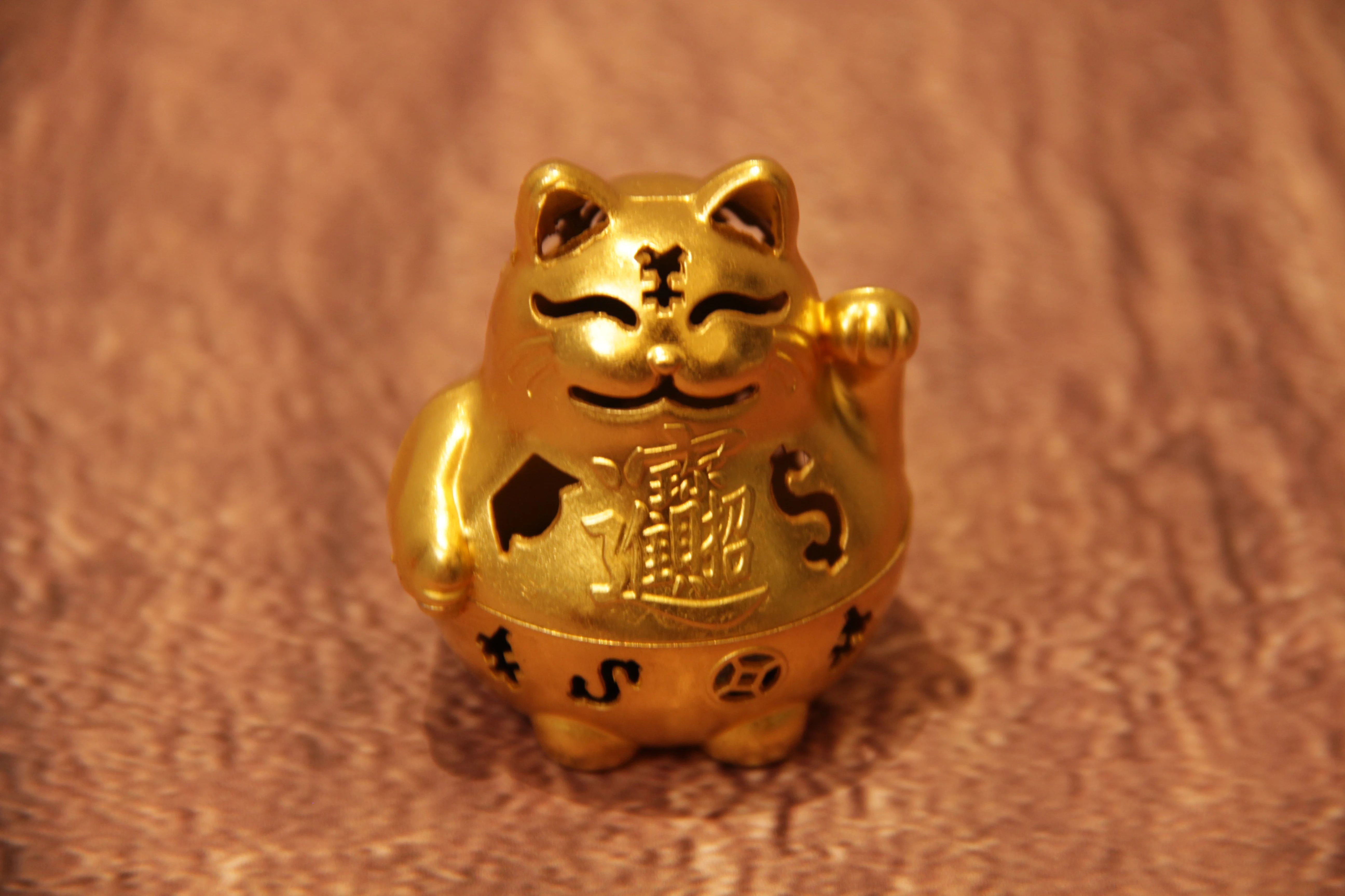 Golden Lucky Cat Incense Burner Metal Censer Tabletop Decor Peaceful Atmosphere Spiritual Ornament Gift Arabic Style Decor
