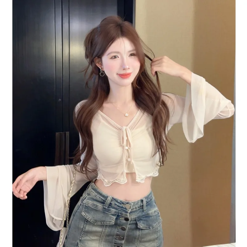 

Весенний сексуальный комплект из двух предметов: кружевной топ-накидка с рукавами-колокол и женский топ без бретелек, полиэстер