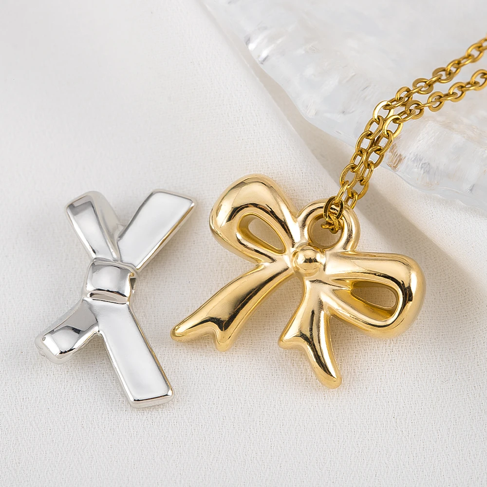 Butterfly Pendant Necklace - 50 قطعة و10 قطع من قلادات