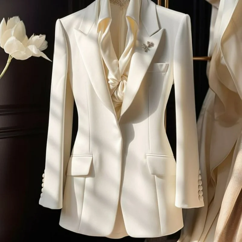 

High-end Sense Fried Street Small Suit 2024 European High-end Fashion Small Fragrance Quality Waist White Suit Jacket Woman