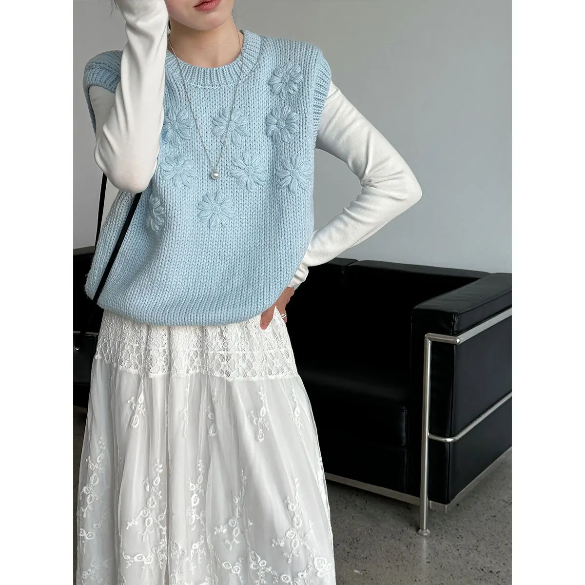 Three-dimensional Flower Knitted Vest for Women 2026 Early Spring Layered Wool Vest Top