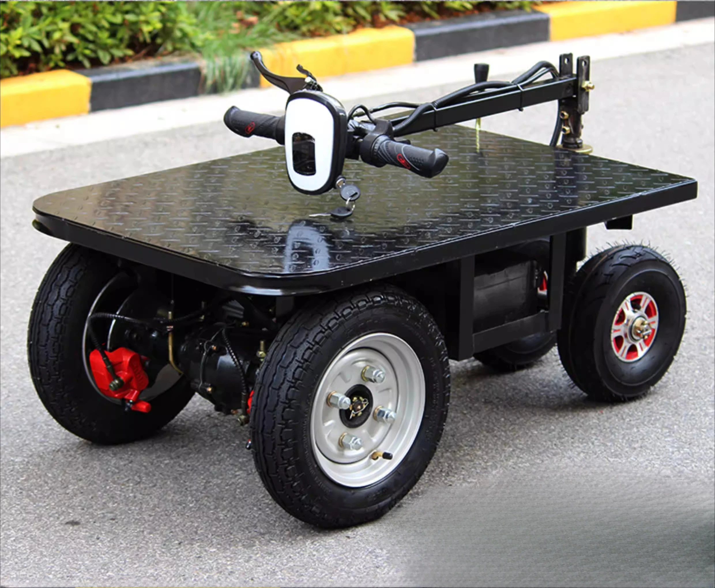 Portable electric handcart for transporting goods and capable of climbing slopes