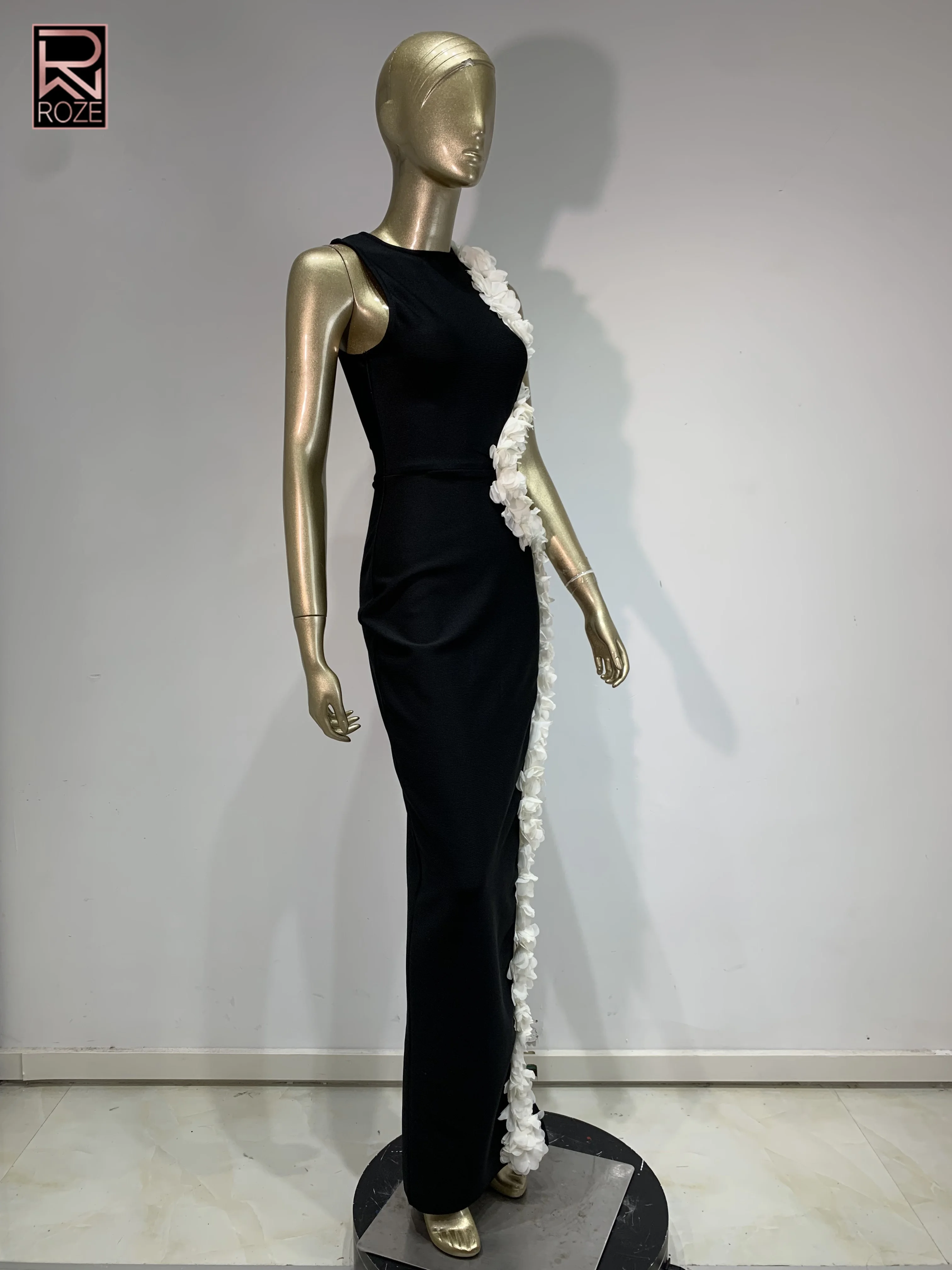 فستان نسائي فاخر بأشرطة باللون الأسود مزين باللون الأبيض ماكسي طويل فساتين المشاهير والحفلات المسائية #4