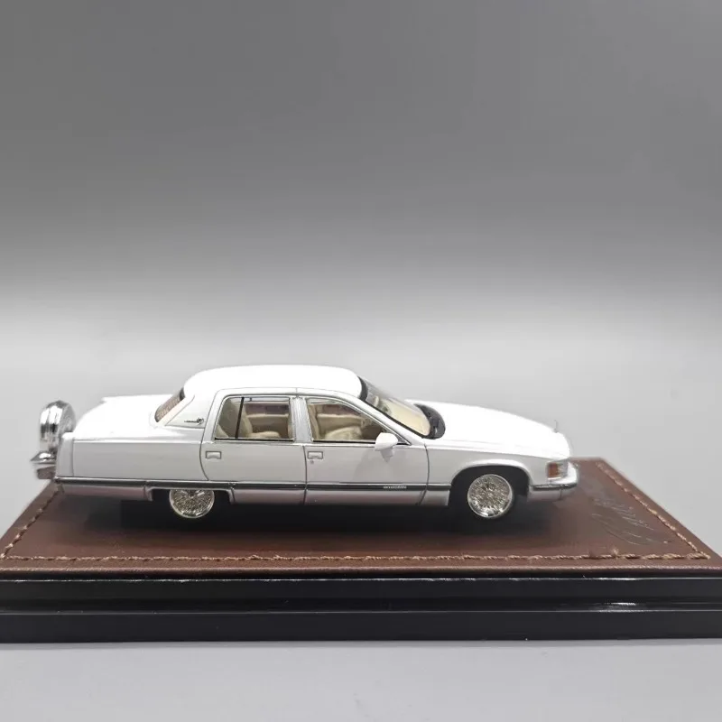 Diecast Model Car Shop GOC 1:64 Model Car Cadillac Fleetwood Naiska Play Vehicles Cadillac Fleetwood Naiska Toys for Boys Gift