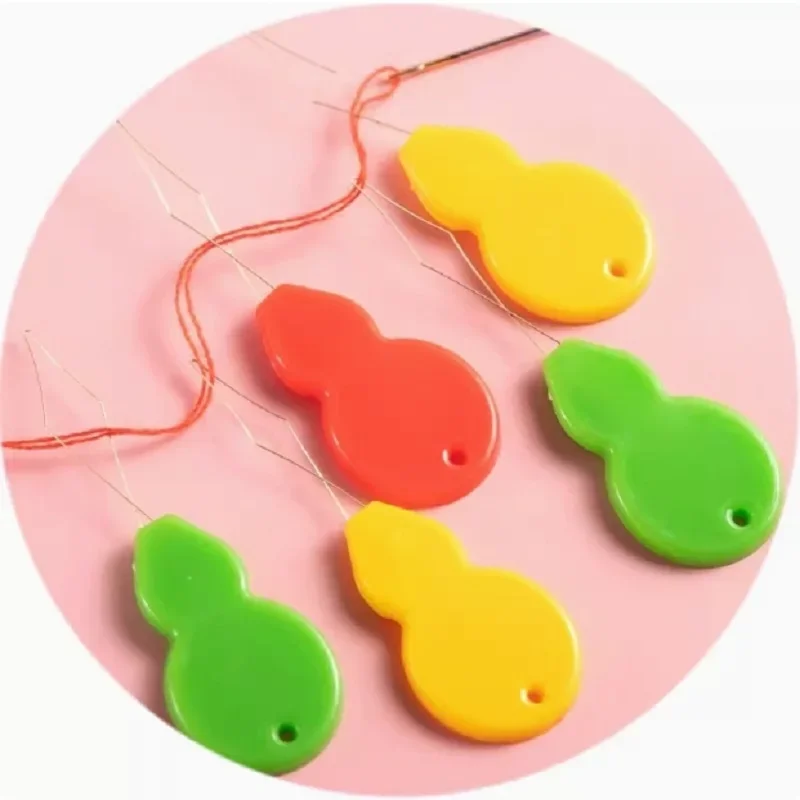 

Инструмент для вставки стежков игл для швейной машины, пластиковая проволочная петля для игл, нитевдеватель, швейные инструменты