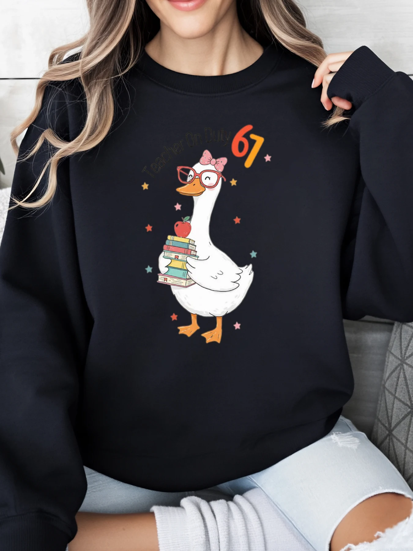 

Толстовка с принтом «Утка в книгах и очками» на 67-й день рождения, женская повседневная одежда, домашняя вечеринка, черная, больших размеров