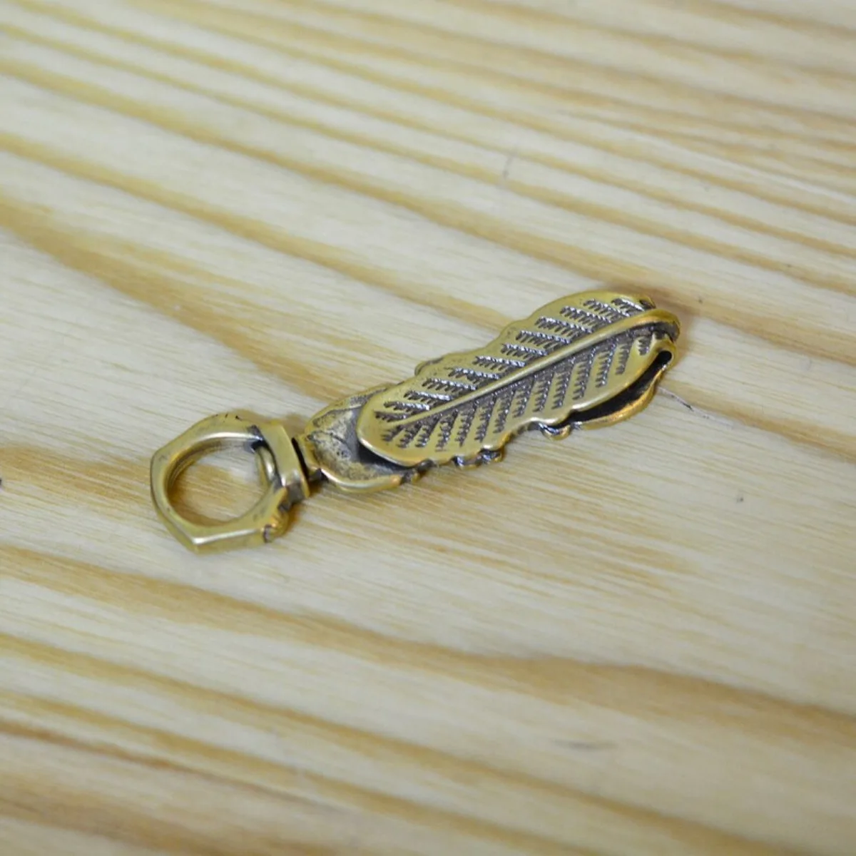 ONE Antique Brass Indian Feather Japanese Good Luck Belt Clip on Swivel Key Chain Keychain Keyring Hook