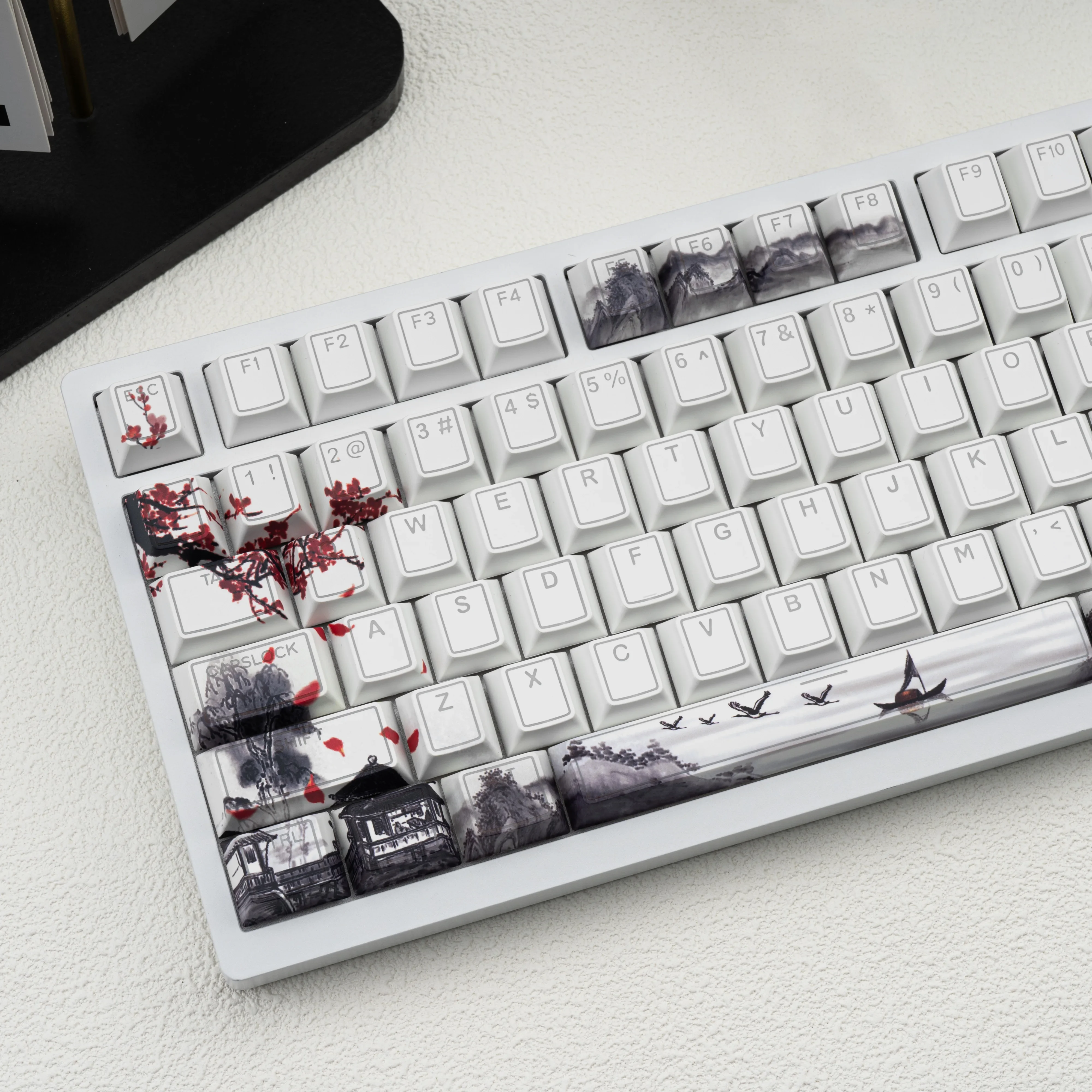 

Plum blossom light edge keycap original ring character light transmission white antique PBT engraved light transmission suitable