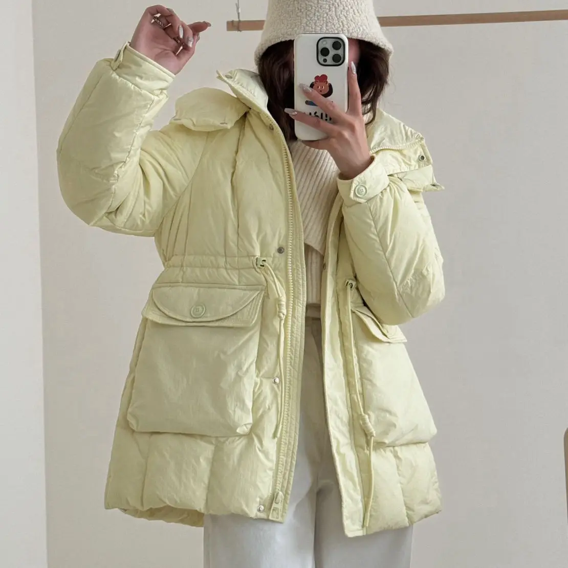 Nueva chaqueta de invierno para mujer, chaqueta de plumón de pato blanco de color caramelo a prueba de viento con capucha para ir al trabajo