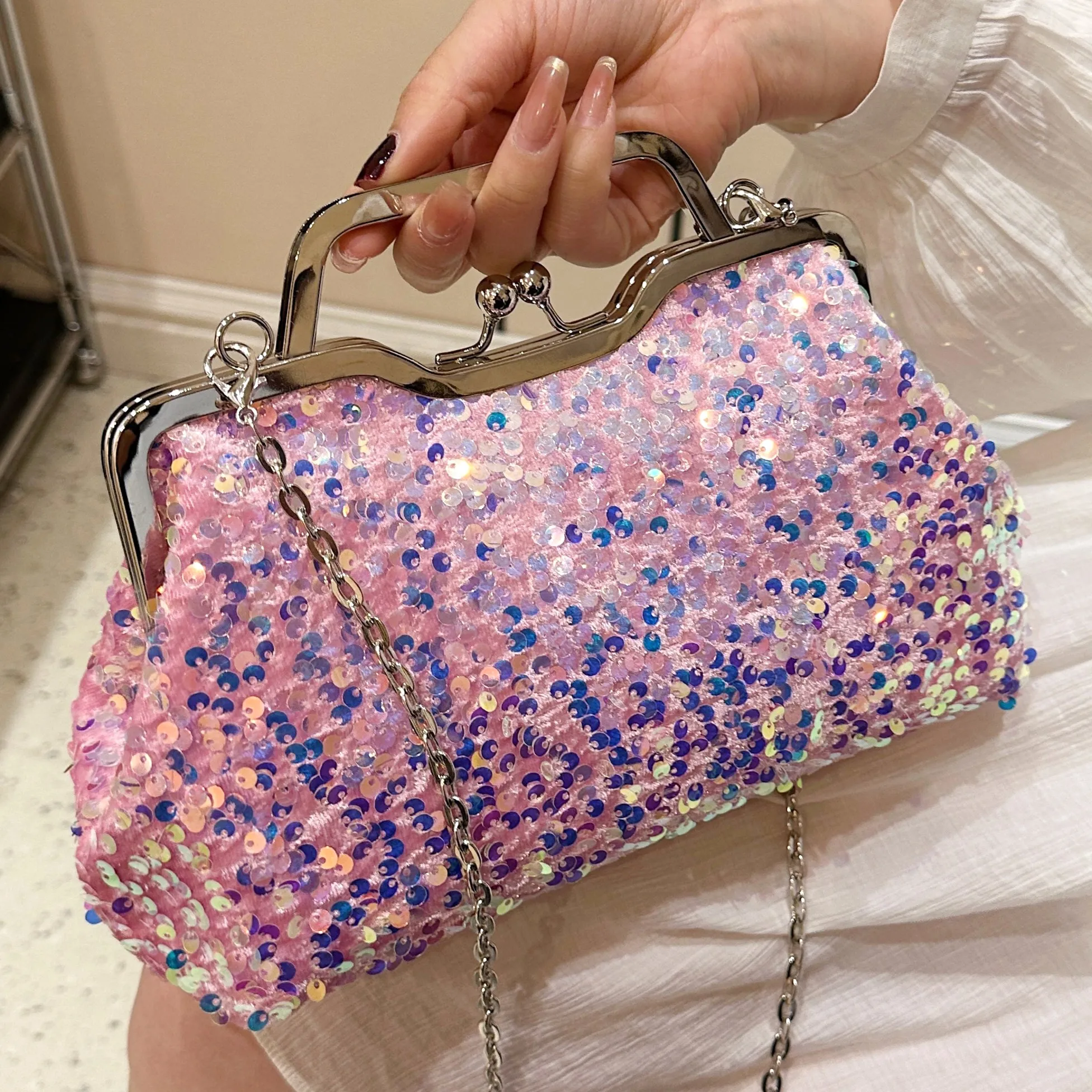 

Women's Fashion Sequin Clutch Bag 2026 New Chain Handbag Shell Clip-Closure Crossbody Bag for Evening Stylish And Elegant