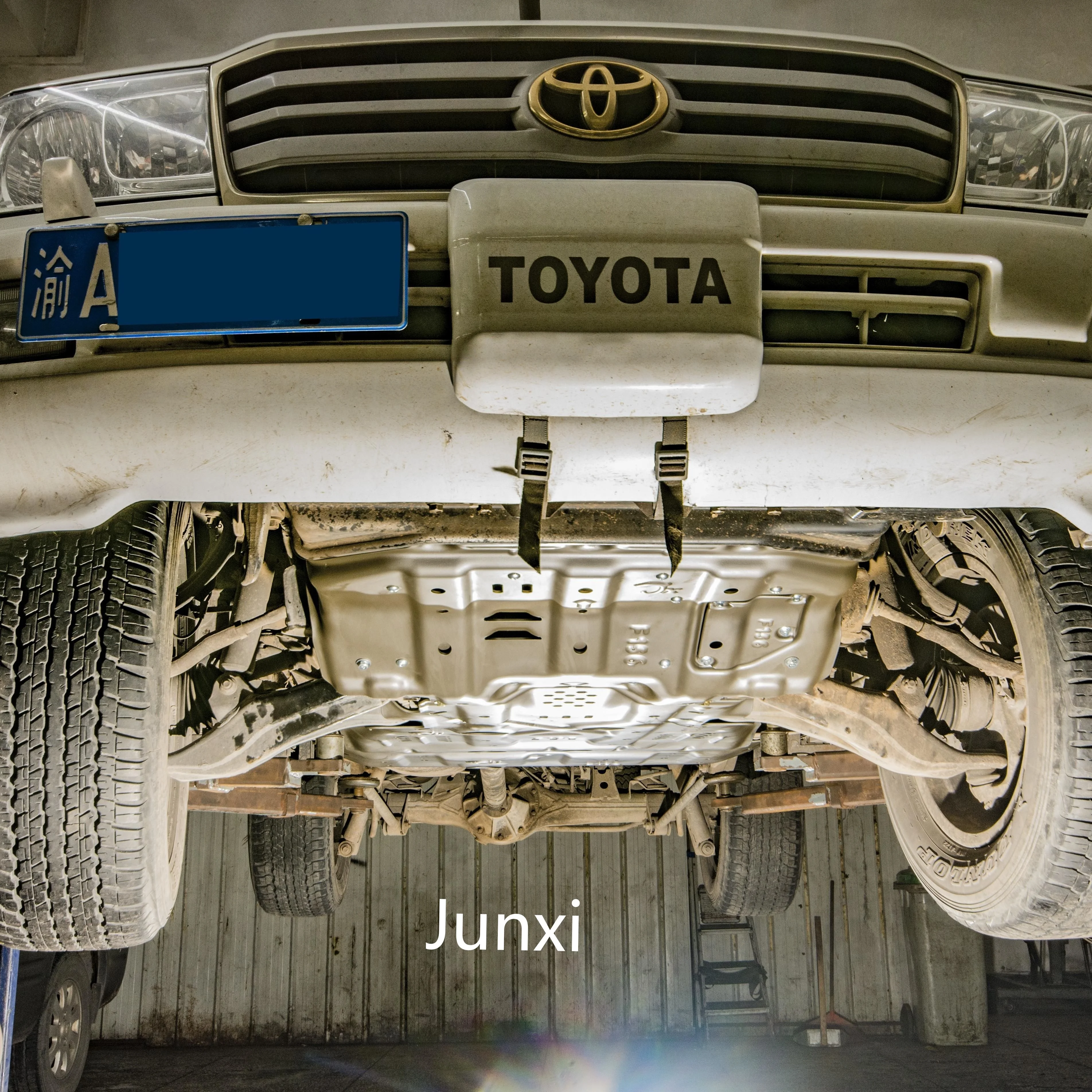 4x4 offroad toyota Land cruiser lc100 akcesoria Junxi 3D dolne płyty ochronne LC100 4500/4700