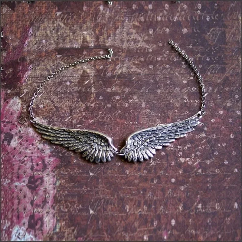 Retro Angel Wings Feather Pendant Necklace for Women Elegant Trendy Charm Punk Jewelry Girls Gift