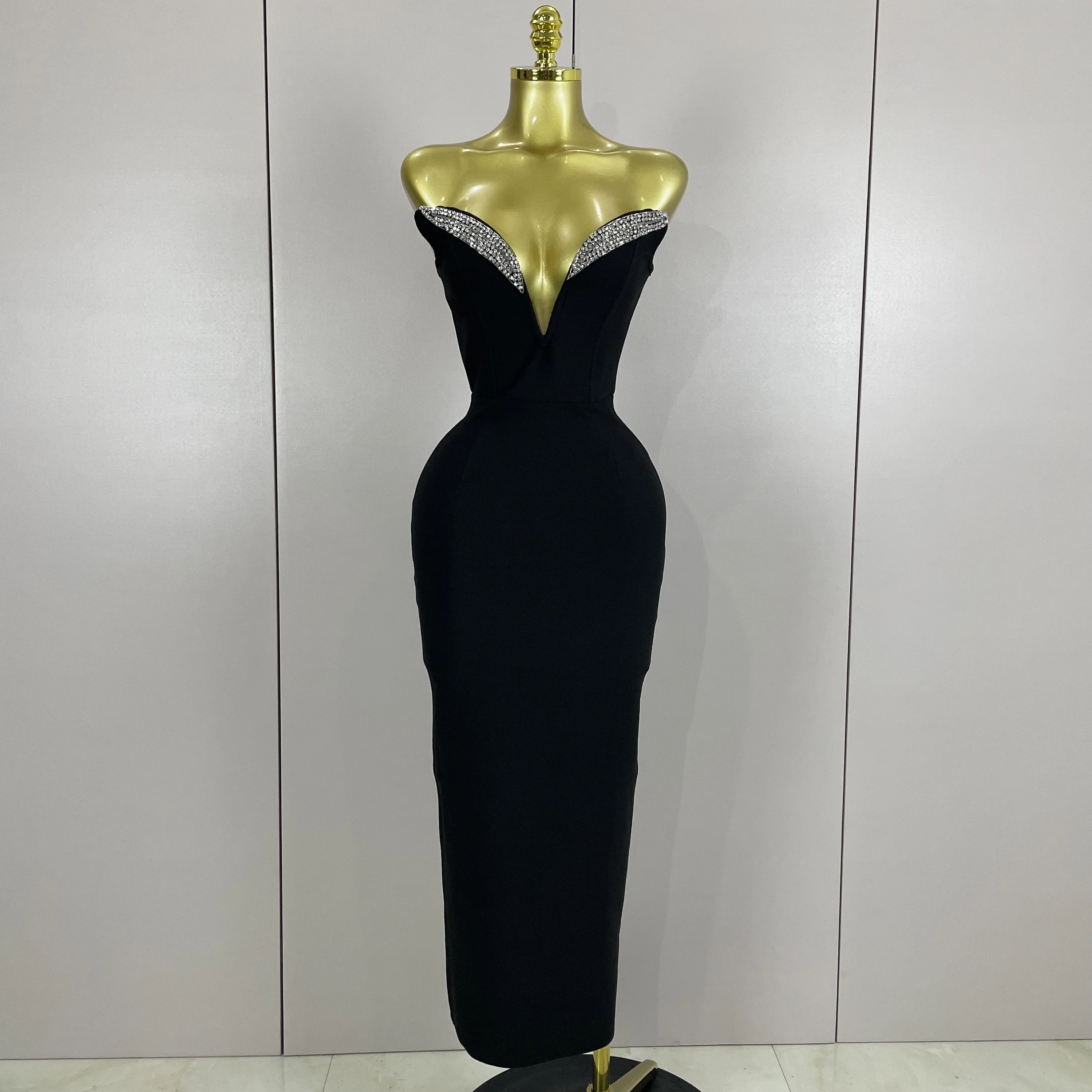 2025 Vrouwen Sexy Strapless Sparkly Steentjes Bodycon Bandage Lange Jurk Mode Vieren Avondfeest Luxe Verjaardag Jurken - afbeelding 2