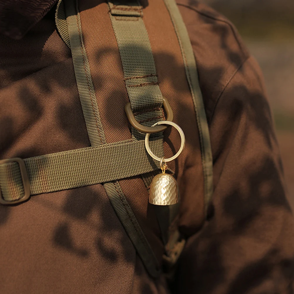 Multifuncional Metal Bell Pendant Keychain, Brass Key Chain, Hanging Keyring Decoração para Camping e Caminhadas