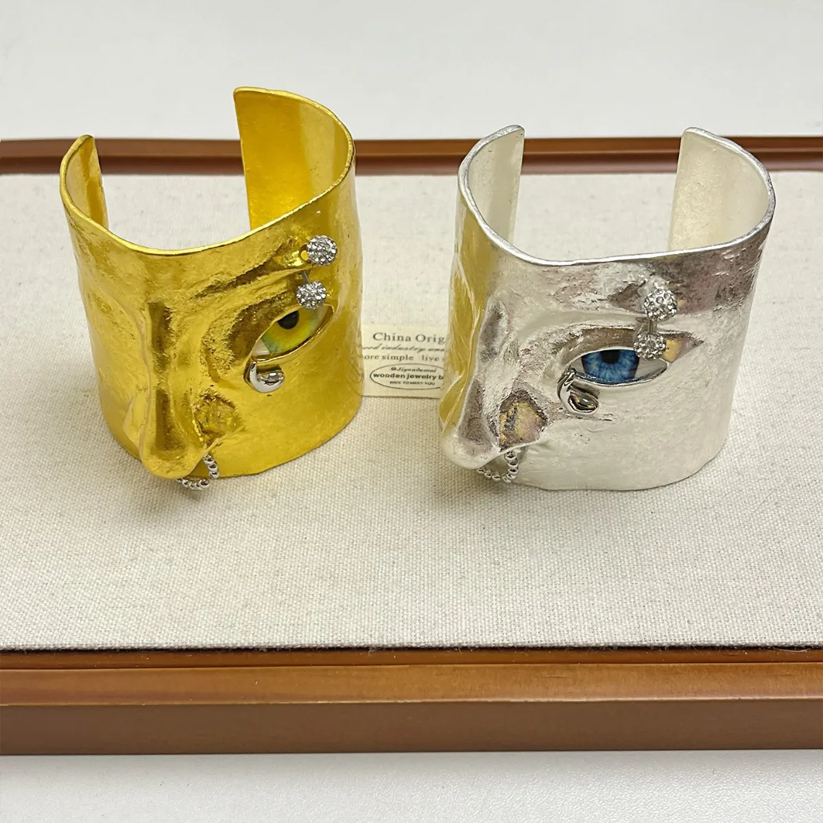 New Vintage French Style Abstract Face Cuff Bracelet Exaggerated Sculptural Statement Jewelry Fashion Bangles for Women Party