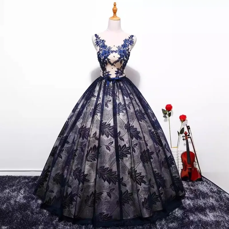 

Вечернее платье, пышная юбка, художественный экзамен, вокальное соло, сценическое выступление, женский хозяин, длинный стиль, темперамент для похудения, светская львица