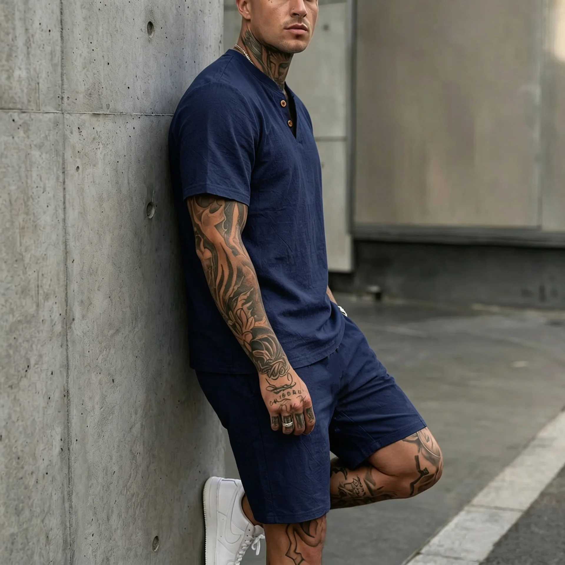 2026 Sommer Europäisch-Amerikanisches Herren-Leinen-Henley-Polo-Zweiteiler-Set: Lockeres Kurzarm-T-Shirt mit passenden Shorts – Atmungsaktives Urlaubsoutfit – Detail 13