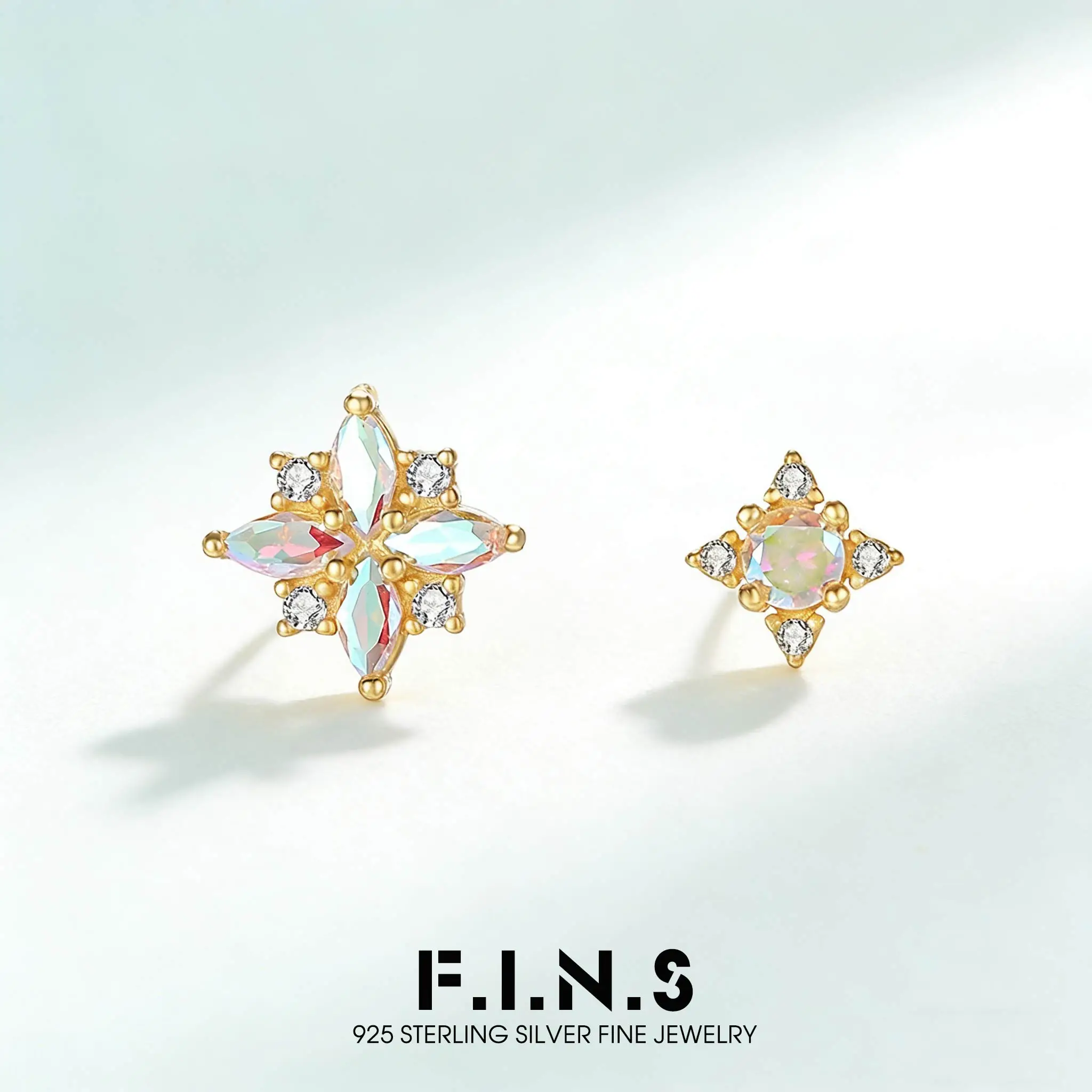 

Серьги F.I.N.S из стерлингового серебра S925 с милыми снежинками, шикарный дизайн, разноцветные серьги-гвоздики с цирконием, гипоаллергенные ювелирные изделия