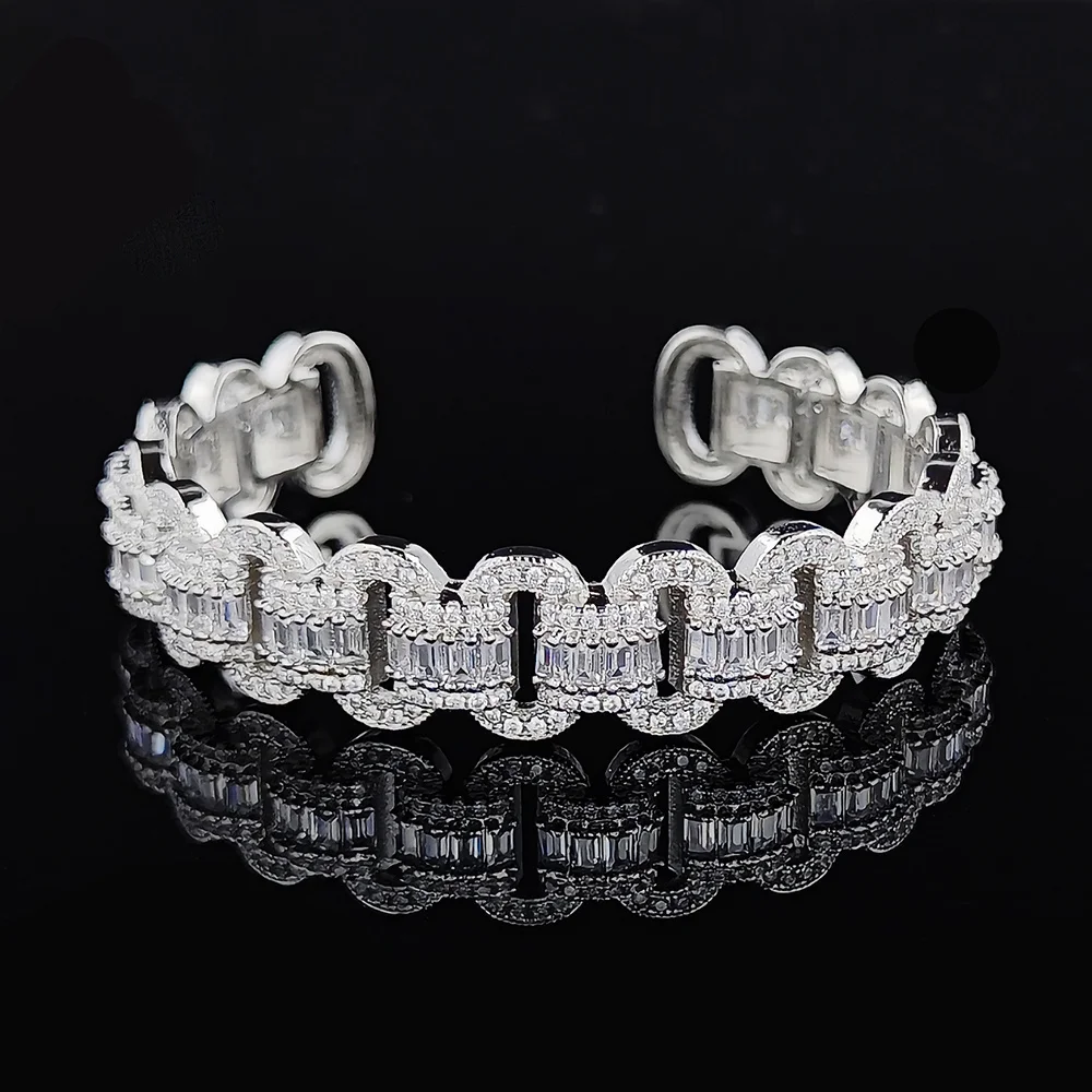 2023 New Arrival Luxury Oval Silver Color On Hand Bracelet Bangle For Women Anniversary Gift Jewelry Bulk Sell S8071