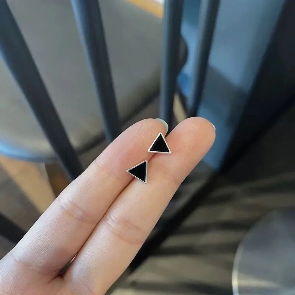 Simple Personality Geometric Black Handsome Star Fashion Jewelry Dripping Oil Female Heart Earrings Korean Style Ear Stud