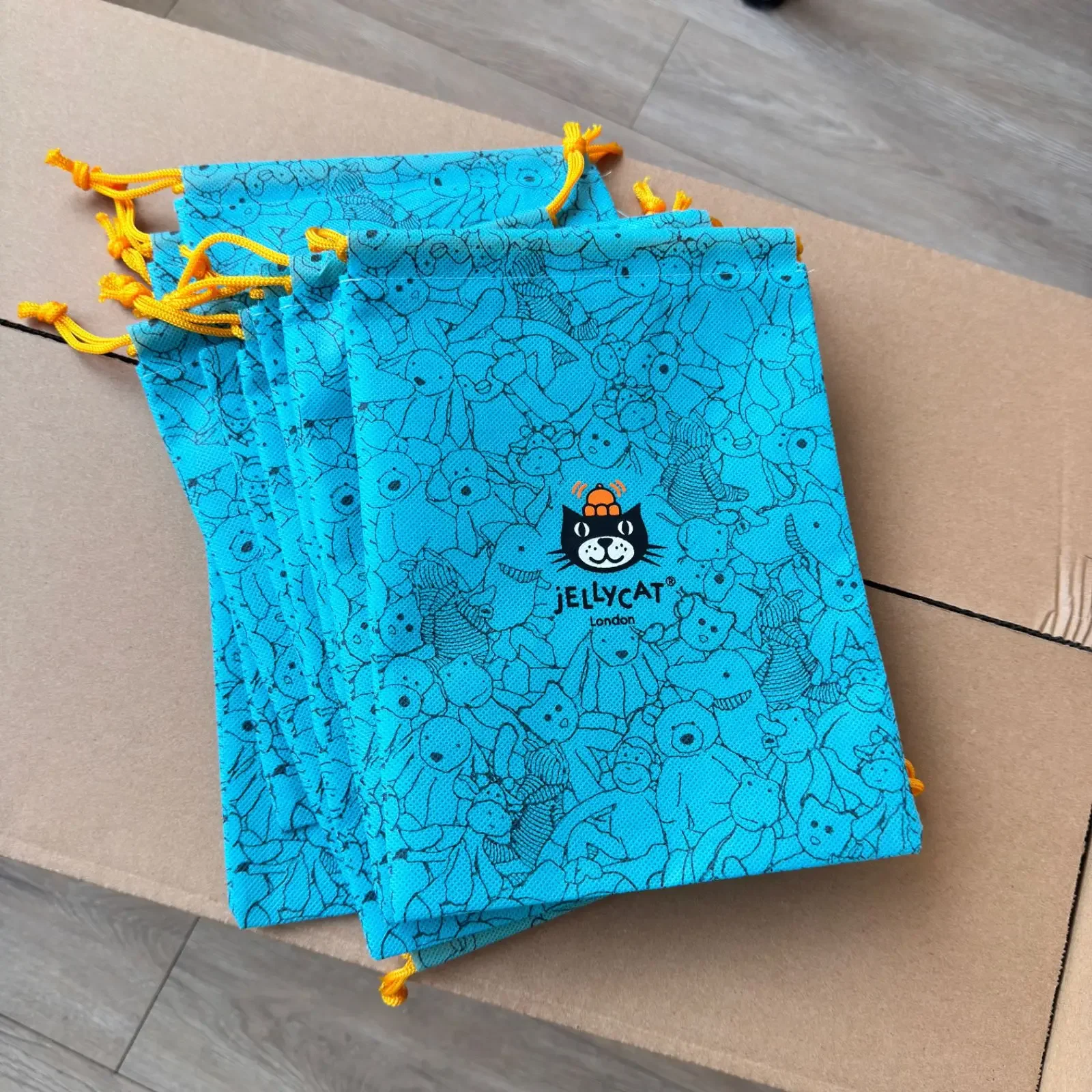 Blue Kawaii Non woven Fabric Dust Handbag Cute Doll Gift Storage Bag Packaging for Collectible Items view 2