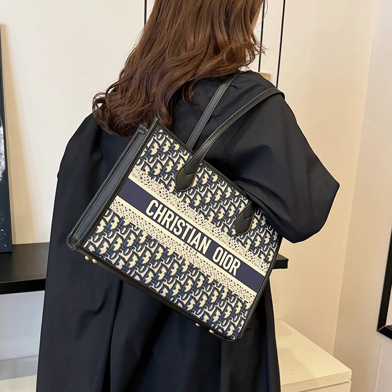 Torebka damska Couture Heritage, luksusowa, skórzana, w stylu vintage, wysokiej klasy.