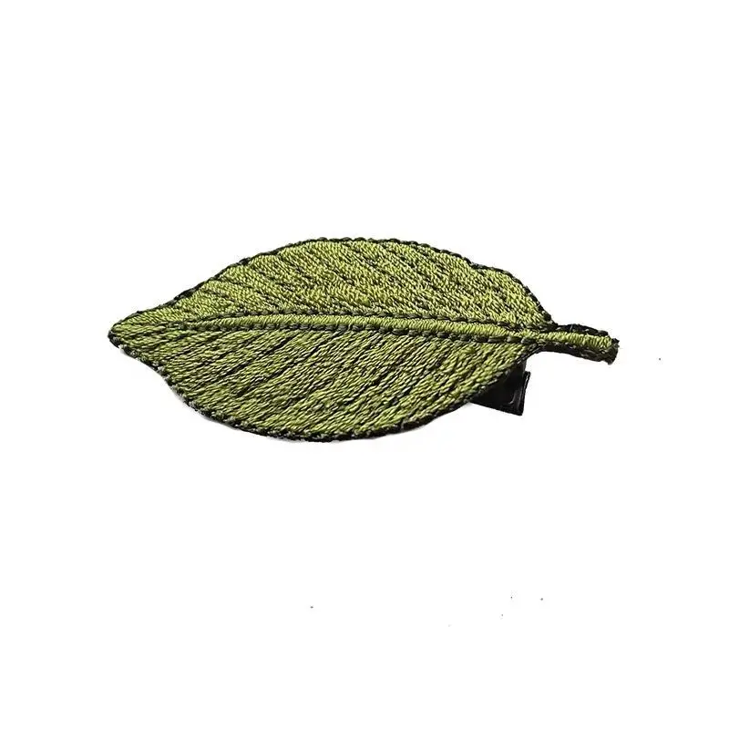 The leaf shaped hair clip is fashionable and minimalist  with a forest style hair clip and a green leaf edge clip