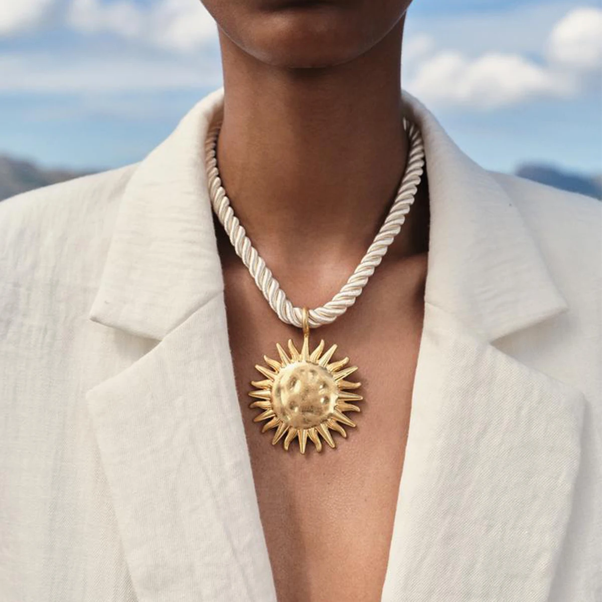

2024 Vintage Hemp Rope Sun Flower Pendant Necklaces for Women Metal Charm Choker Necklace Jewelry Collar Accessories