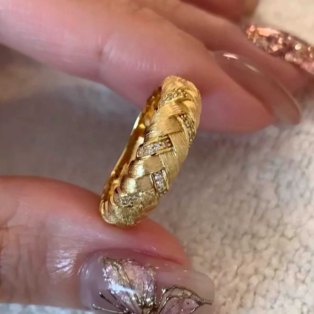 

Vintage French Brushed Woven Ring Women's Niche Design Exquisite Fashion High-end Twist