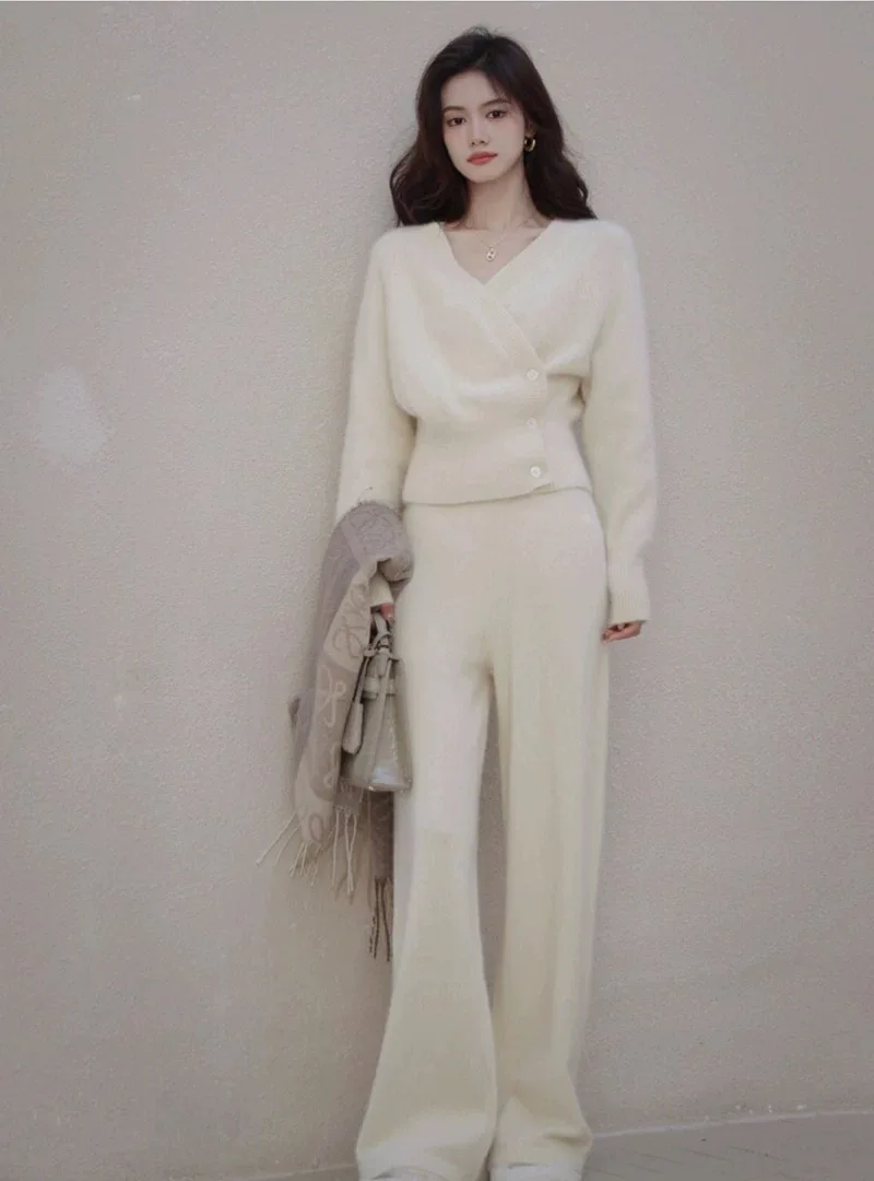 2024 Autumn and Winter Two-piece Set, New Gentle Fried Street High-end French White Knitted Sweater Pants Set