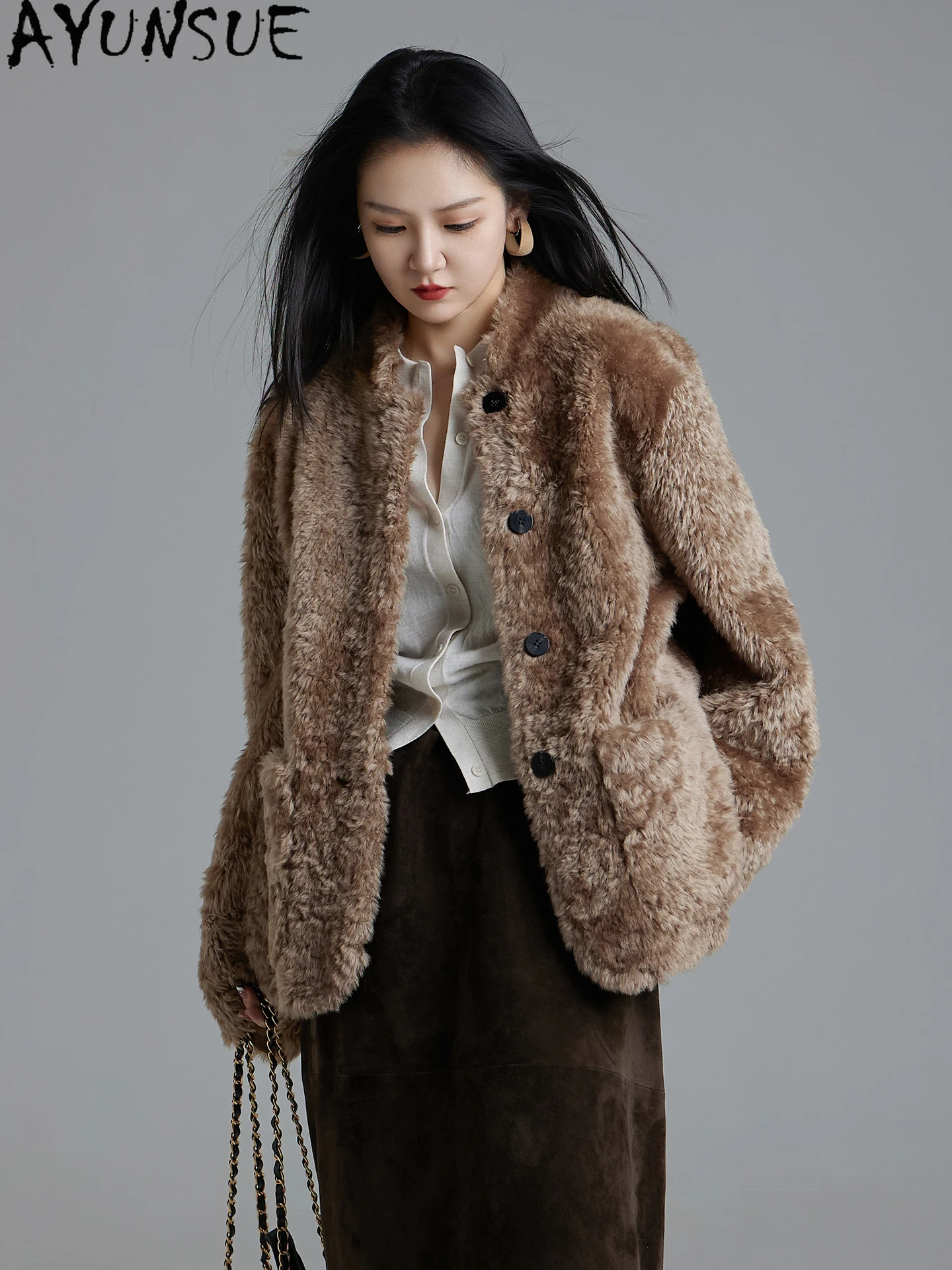 معطف فرو من جلد الغنم الطبيعي من AYUNSUE ملابس شتوية للنساء 2025 ملابس الشارع الشهير سترة من الجلد الطبيعي ميرينو امرأة جديدة في معاطف