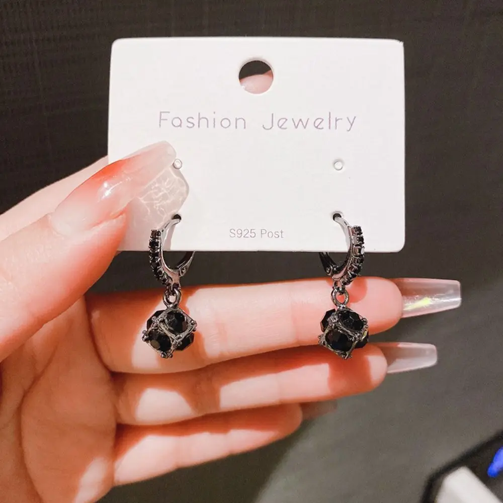 Light Luxury Cat Eye Stone Ear Buckle Sweet Fashion Elegant Flower Ear Stud Personality Gentle Hydrangea Stud Earring Girl