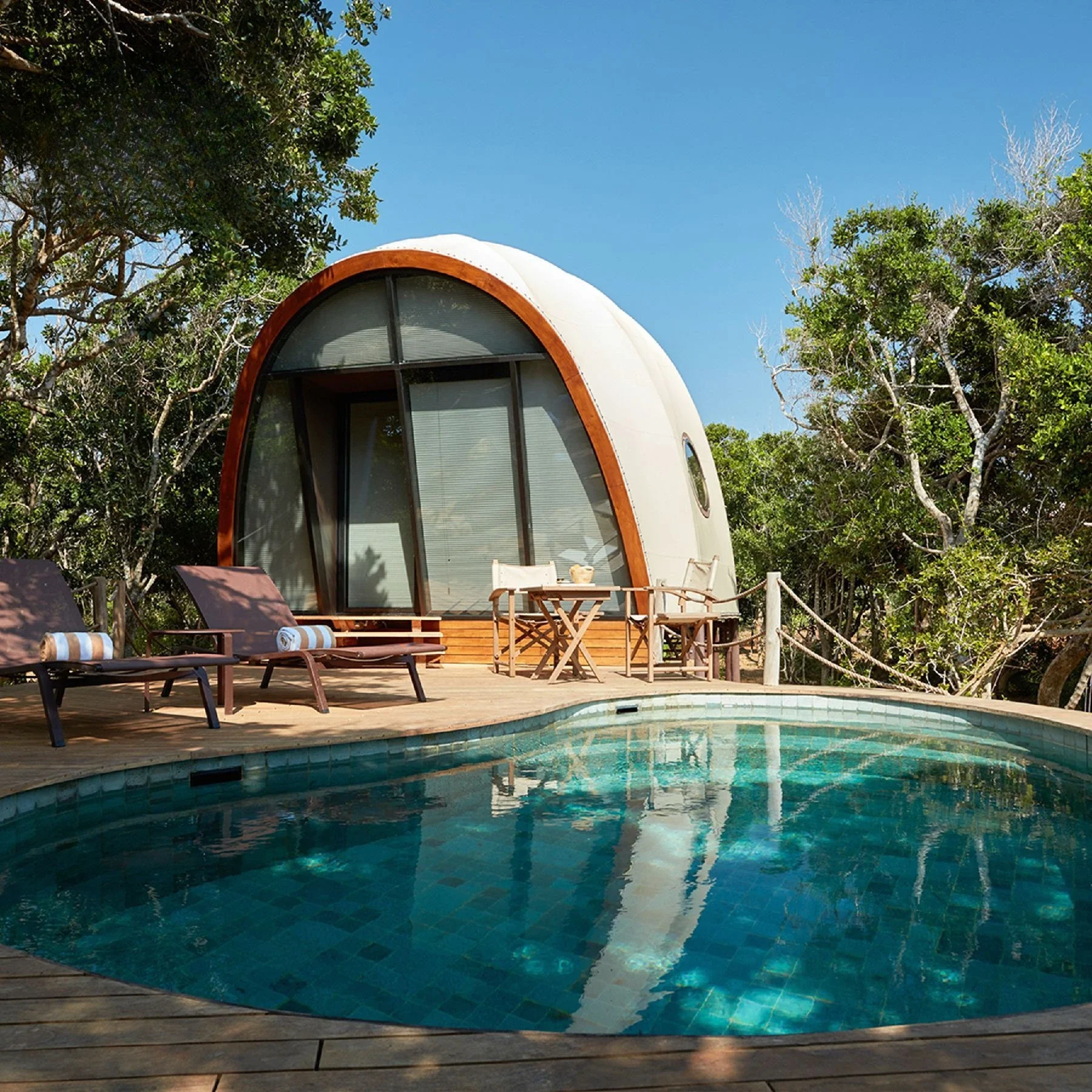 utdoor, special-shaped camping dragonfly tent, characteristic grass and sand bed and breakfast tent, thermal insulation