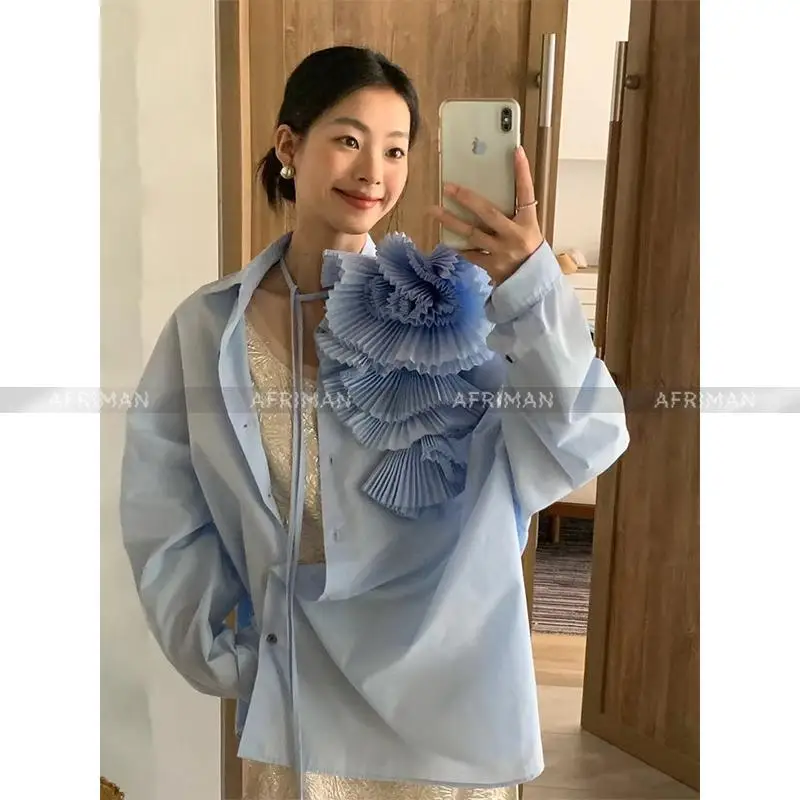 Women Fashion Pleated 3D Flower Decoration Blue Silhouette Poplin Shirt for Women in Autumn and Winter