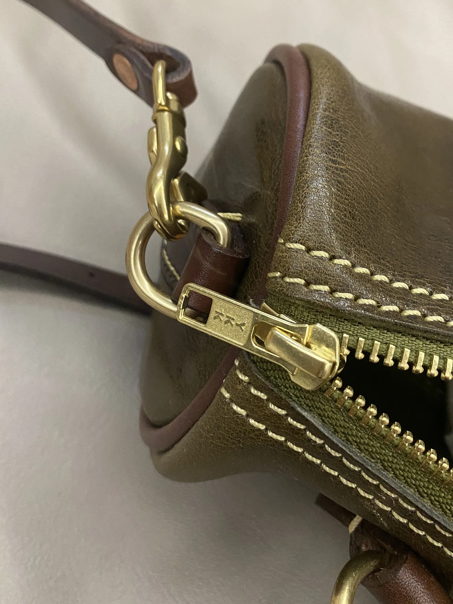 PNDME einfache Vintage-Handtasche aus erstklassigem Rindsleder für Damen, luxuriöse handgefertigte Echtleder-Umhängetasche für Wochenendpartys. – Detail 20