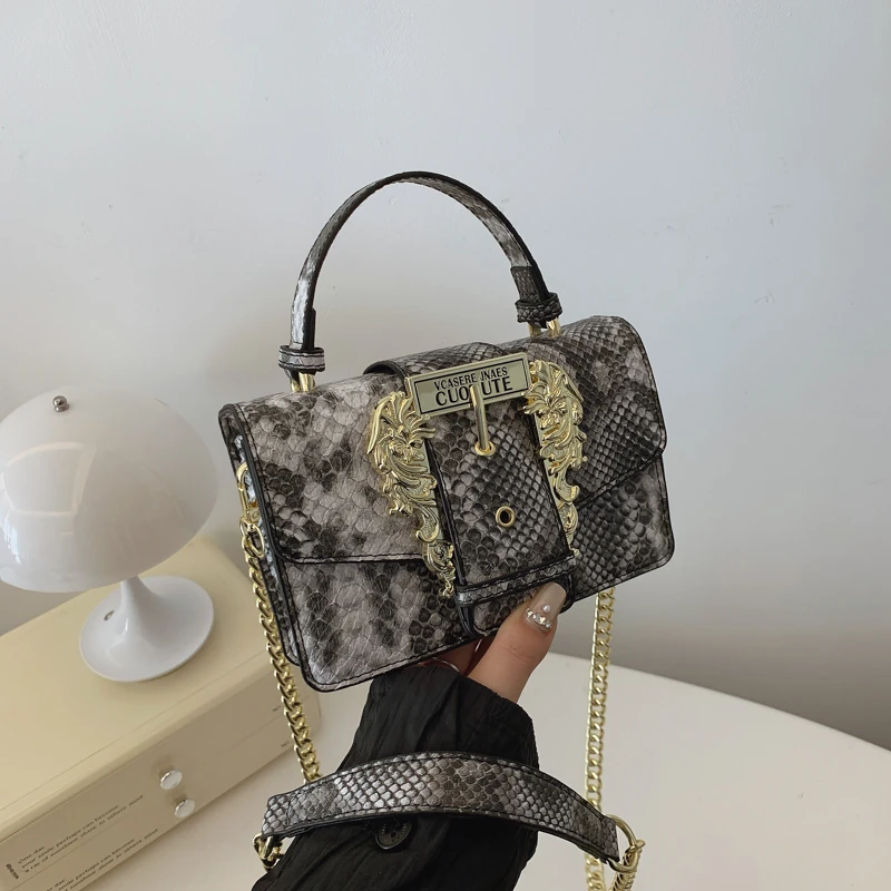 

Minimalist Unique Casual Clutch Bag For Women With Leather Vintage Style And Trendy Letter Logo Design