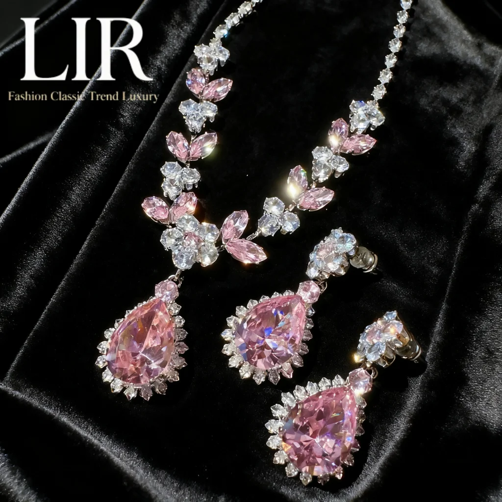 

Женский комплект ювелирных изделий на заказ LIR: ожерелье с драгоценными камнями «Цветущая фея» и розовым цветком, блестящие серьги с цирконом в форме капли