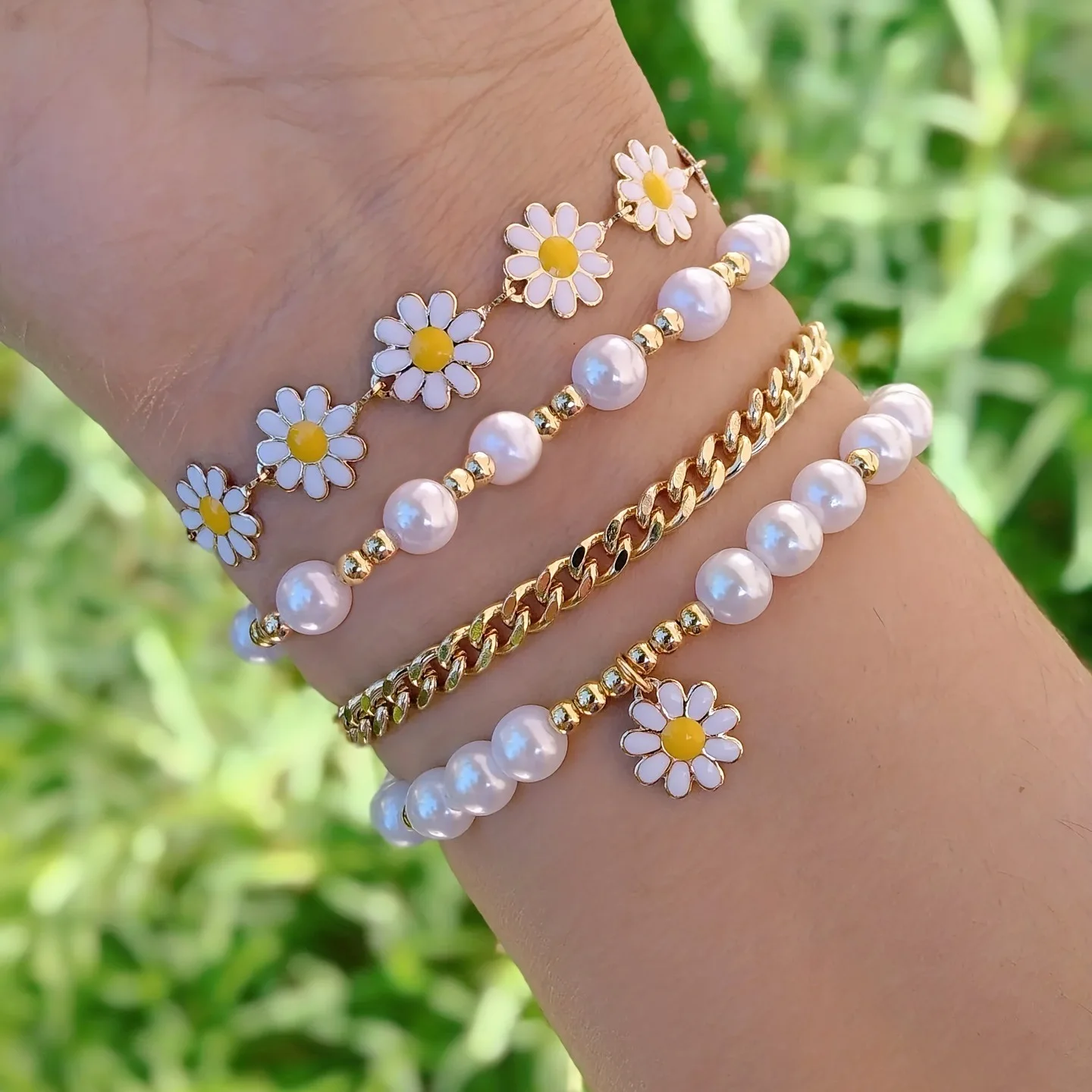 4 pezzi Vintage Daisy Flower Pendant Faux Pearl bracciale Set per le donne Bohemian Beaded Enamel Star impilabile Hand String Jewelry