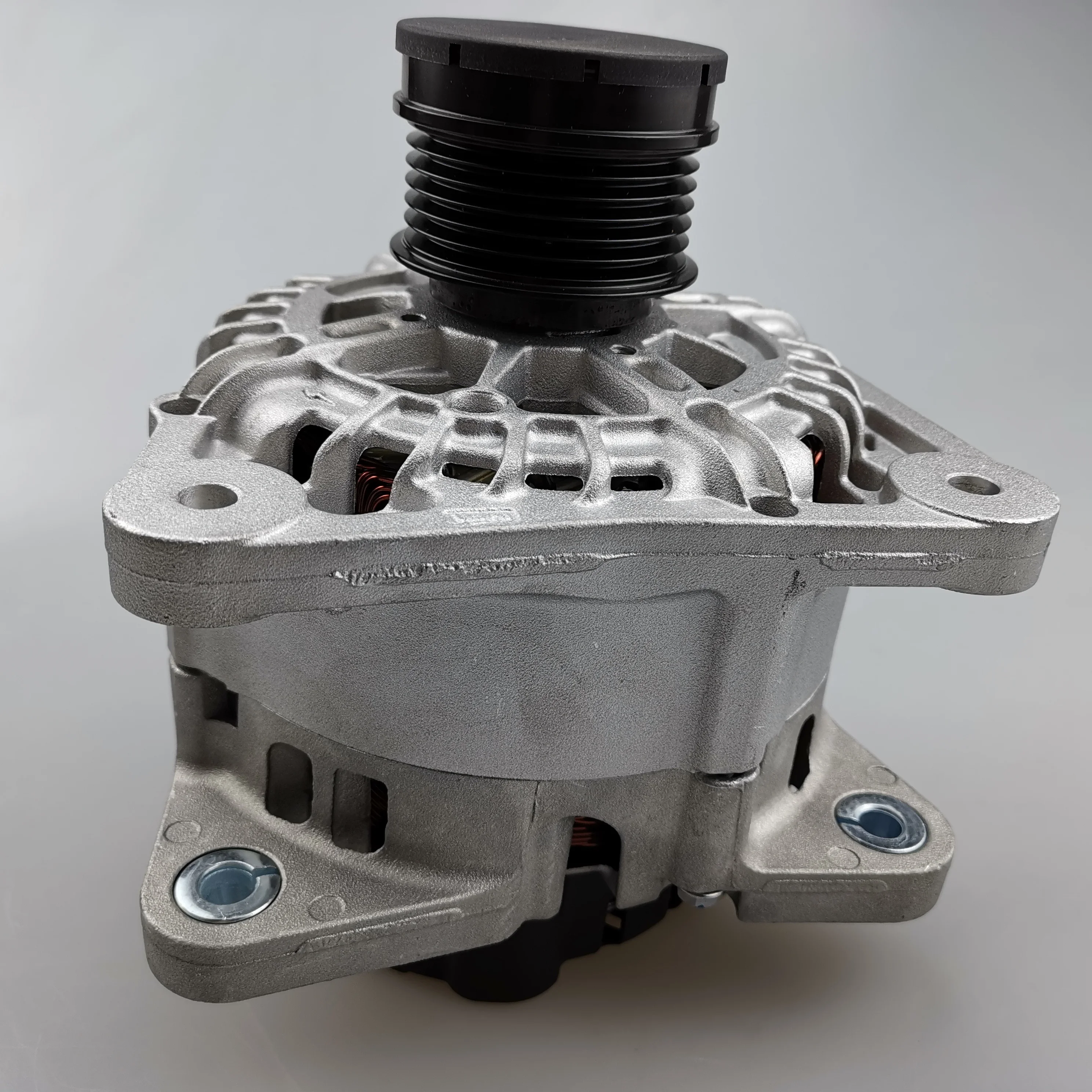 Alternador original C00050282 do carro diesel 2.8T de SAIC MAXUS T60