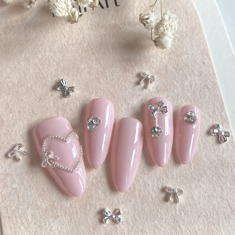 10 ピース/ロットかわいいゴールドシルバー弓ネイルチャーム合金日本ちょう結びリボン金属アクセサリーネイルアートの装飾