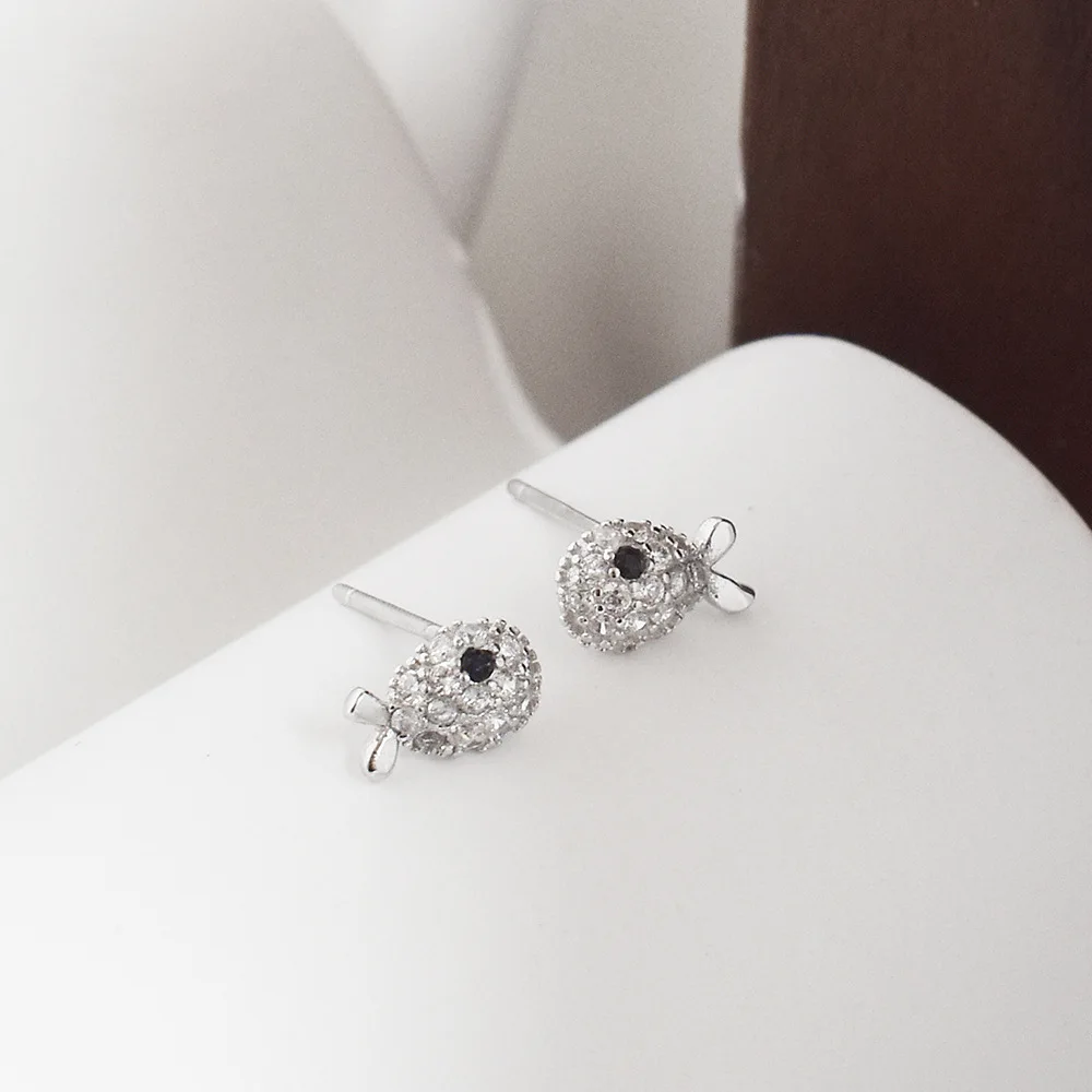 Minimalist s925 Silver Stud Earrings with Diamond-encrusted Fish Design; Unique and Elegant Korean-style Women's Accessories