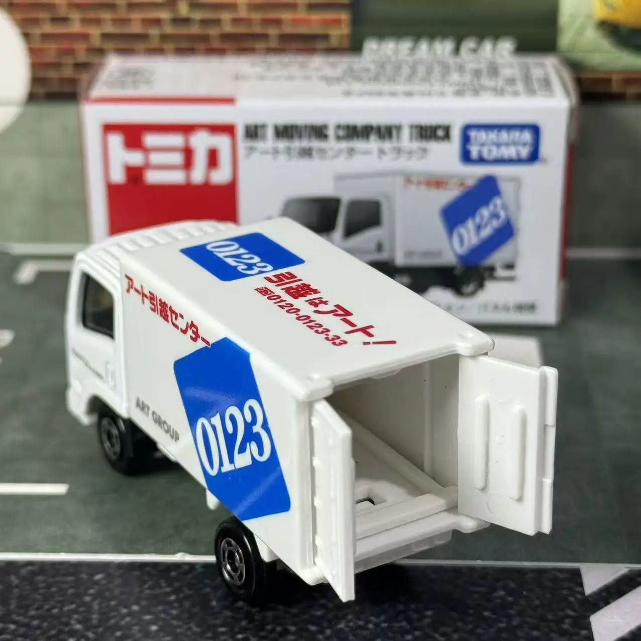 Tomica Regular Series No.57 Art Moving Center Truck Takara Tomy Diecast Truck Model Gift For Children