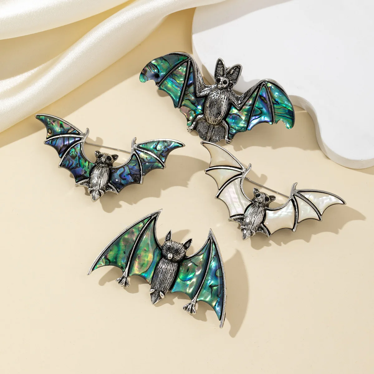 2pcs Popular animals in Europe and America High-end shell bat pendant, dual-purpose Simple Abalone Shell
