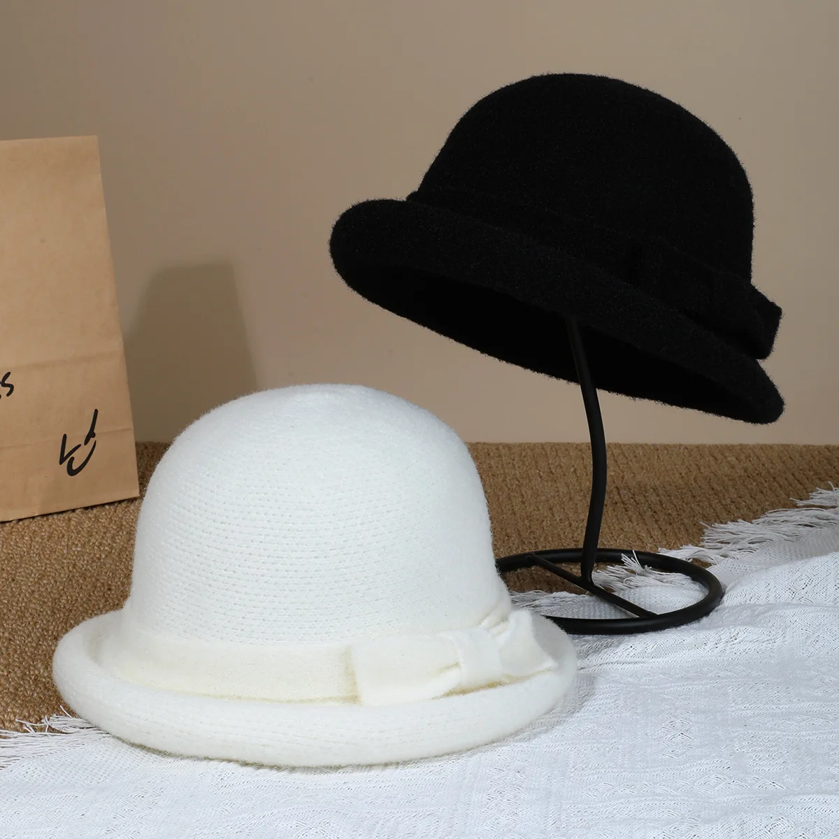 Elegant Bow-Knot Dome-Shaped Rolled-Brimmed Women's Small Hat with Side Bow, Autumn and Winter Vintage Style, Suitable for Parties, Outings, and Photoshoots, Cloche Hat
