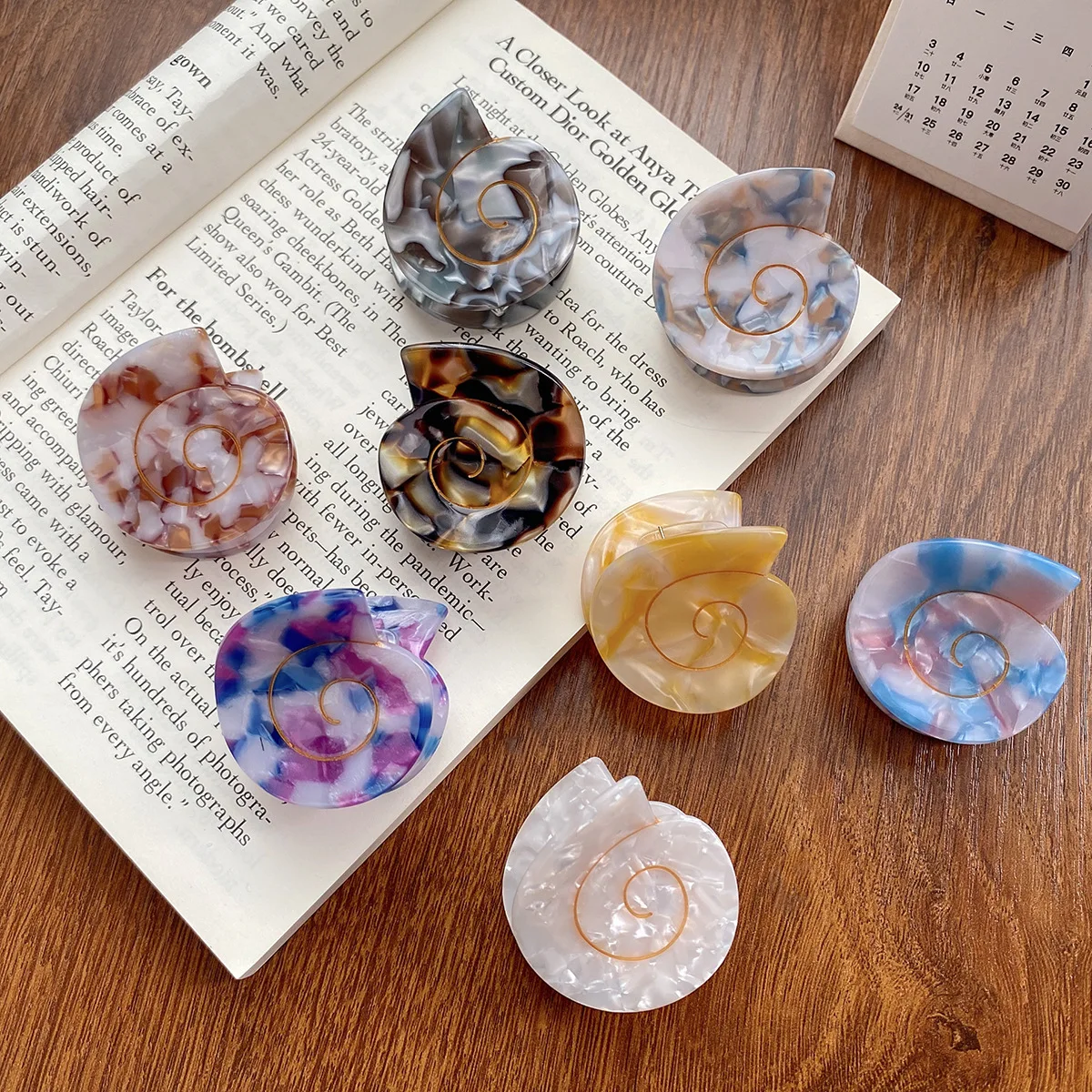 

Acetate Hair Claw Small Shell Design Hair Clip for Women Single Piece Updo Bun Luxury Hair Accessory